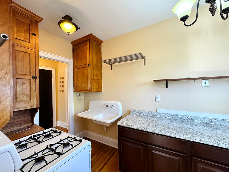 2545 Garfield Ave — Photo 10