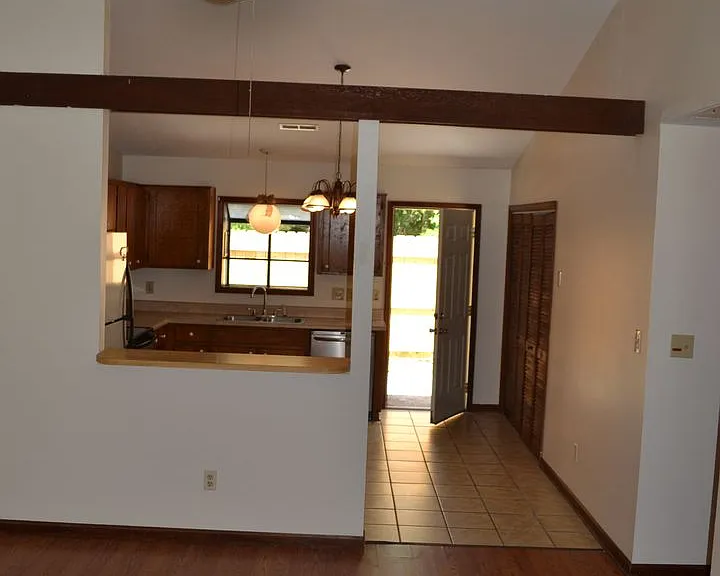 124-126 Corey Circle — Photo 6