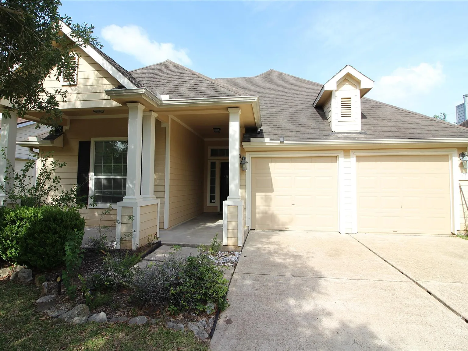 3 bed, 2.0 bath, 2011 sqft, $2,300 — Photo 1