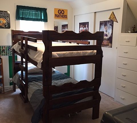 3rd image of 909 H Ave