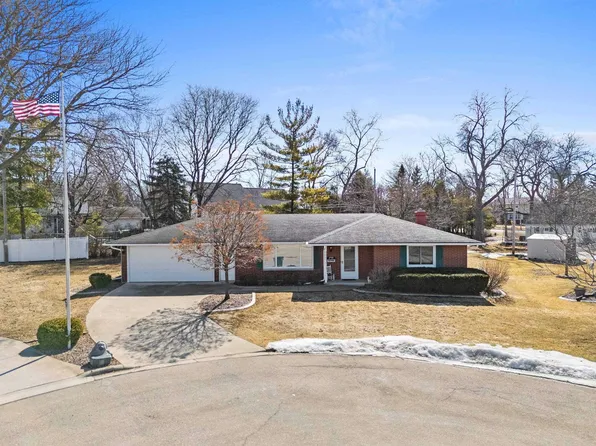 1220 Rhodes Ct, De Pere, WI 54115