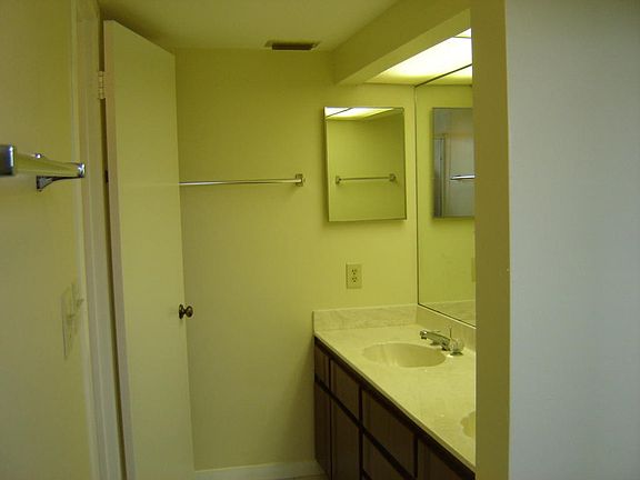 5th image of 6 SE Concourse Dr #C