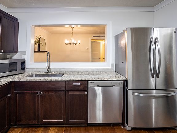 3rd image of 2901 Lenox Way NE Unit 610