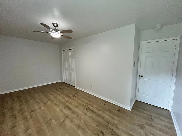 1877 John Brown Ln — Photo 5