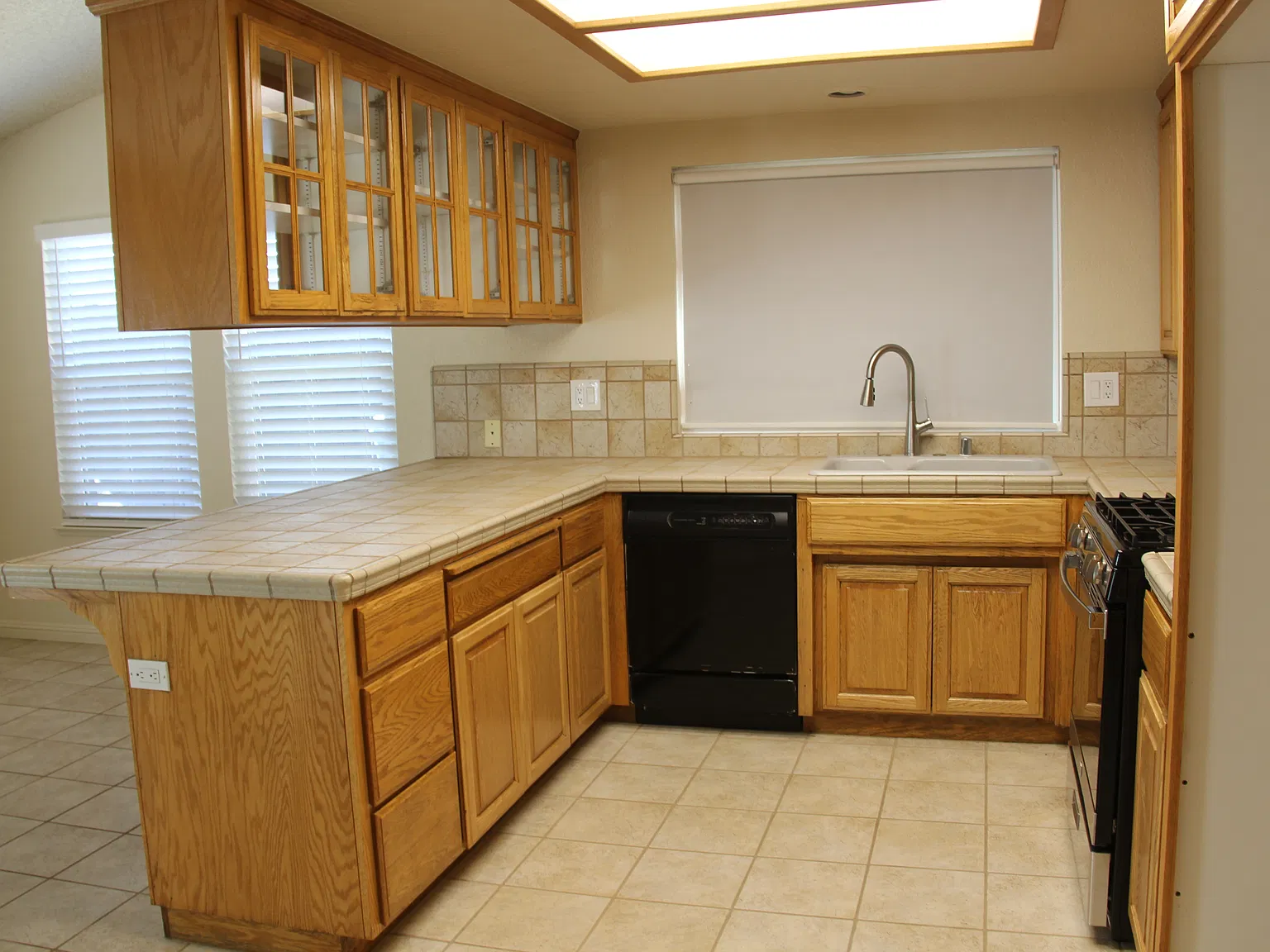 3 bed, 1321 sqft, $2,500 — Photo 2