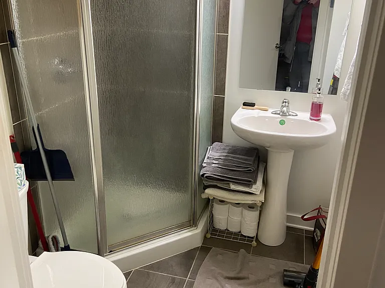 FULLY TILED BATHROOM