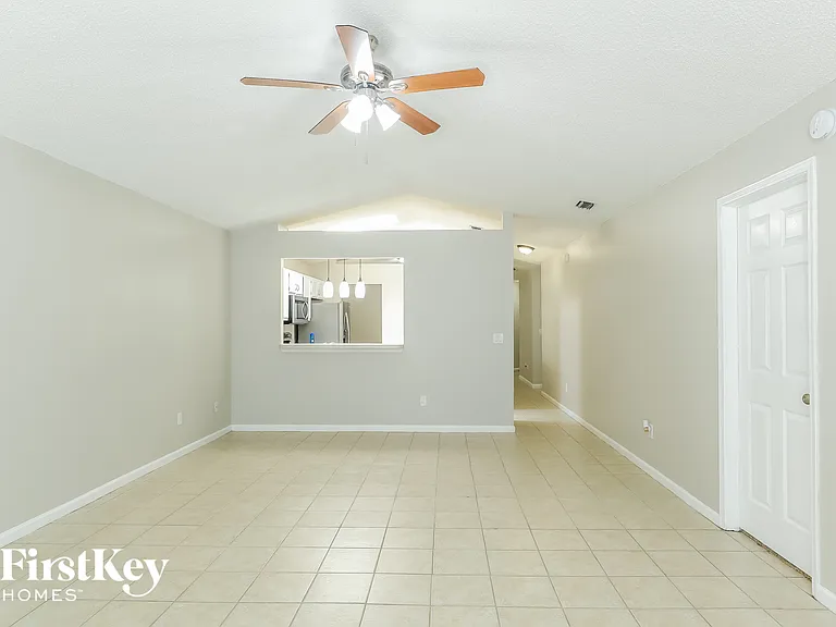 3021 Caroline Crest Dr E — Photo 5