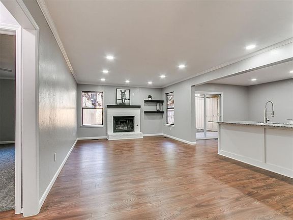 5th image of 113 Woodbridge Cir