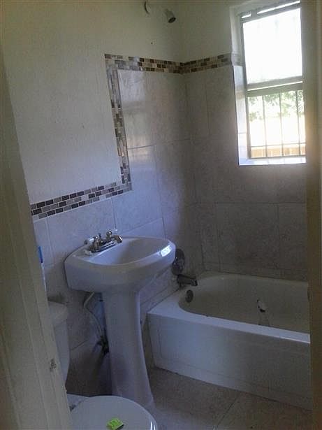 1st image of 119 NW 8th St #1