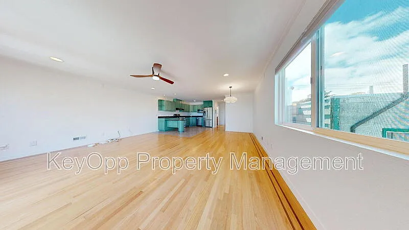 3 bed, 3.0 bath, 2064 sqft, $6,495 — Photo 4