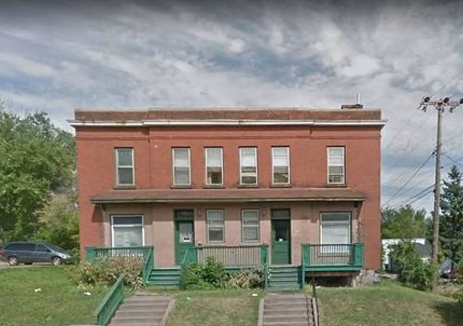 120-122 N 12th Ave E — Photo 1