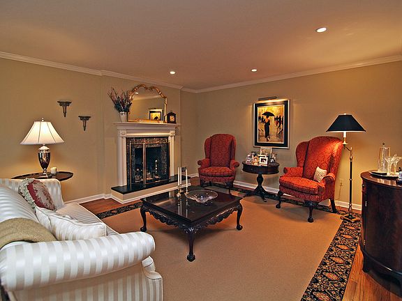 LR w/recessed lights