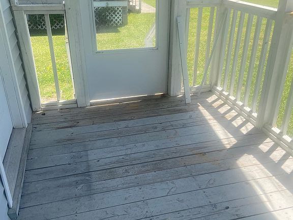 4th image of 18031 Davie Dr