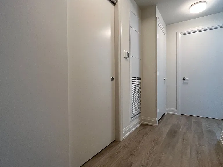 212 King William St #1023 — Photo 4