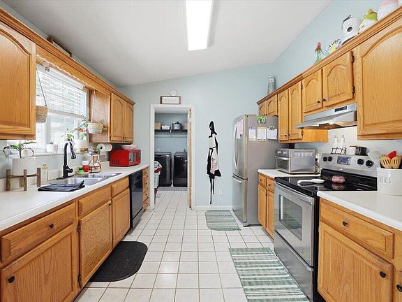5th image of 1932 Deer Ridge Dr