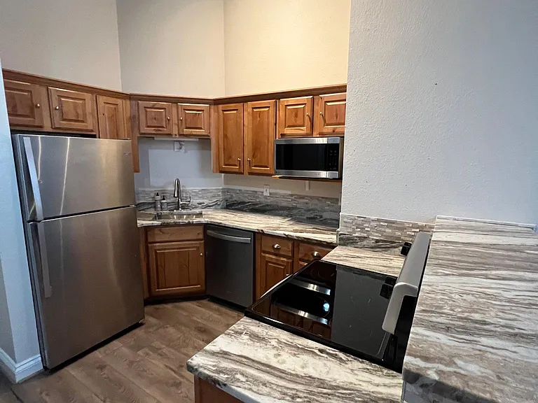 308 W 8th St #215 — Photo 6