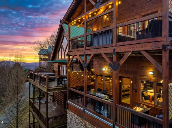 1255 Bear Cub Way, Gatlinburg, TN 37738