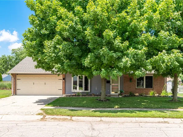 1221 Warwick Dr, Miamisburg, OH 45342