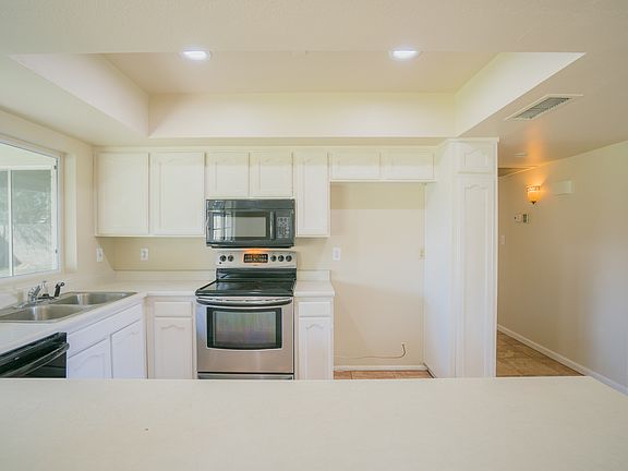 3rd image of 4719 W Cochise Dr