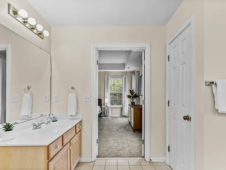 8 Bentley Way — Photo 33