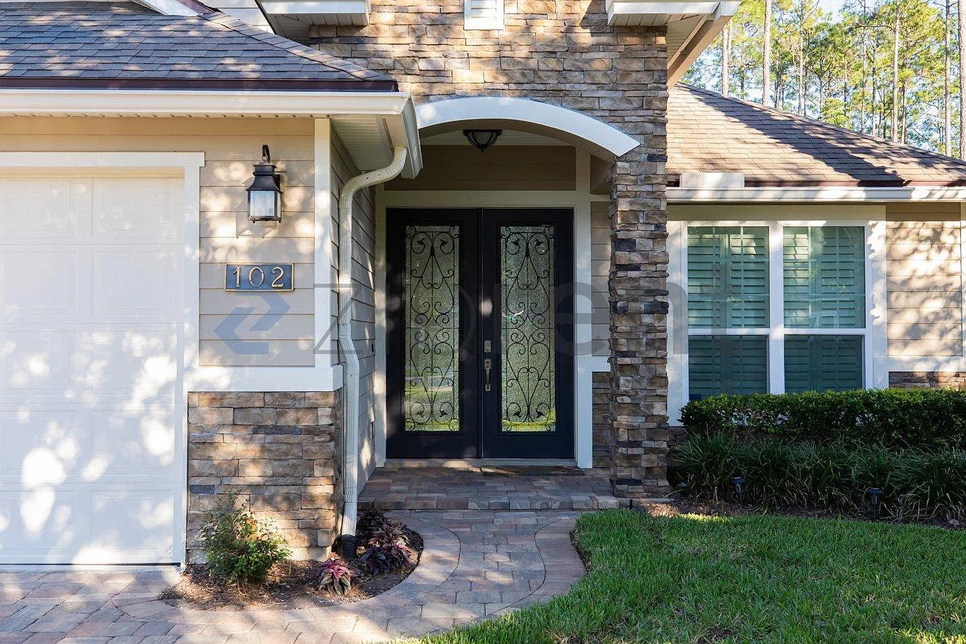 4 bed, 2334 sqft, $4,800 — Photo 3