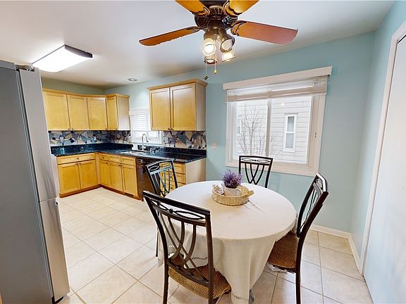 3rd image of 23505 Fairmount Blvd