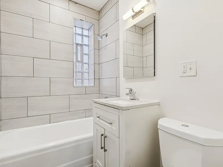 6200 N. Hoyne — Photo 9