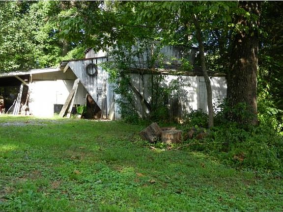 3rd image of 523 Catawba Ln