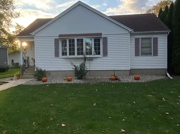 75 Hill St, Momence, IL 60954