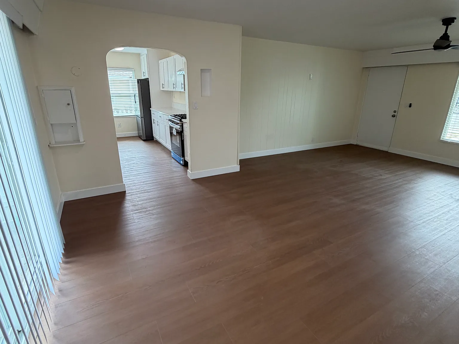 2 bed, 990 sqft, $3,500 — Photo 3