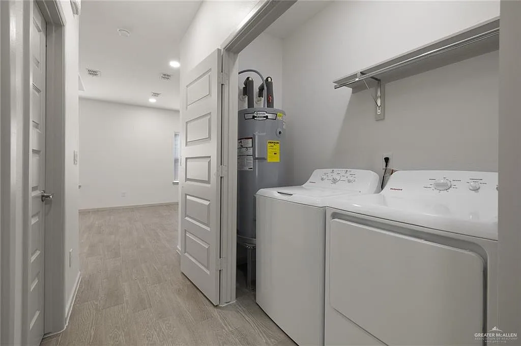 2 bed, 2.0 bath, 956 sqft, $1,085 — Photo 3