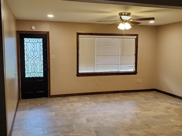 103 Sherry Dr — Photo 3