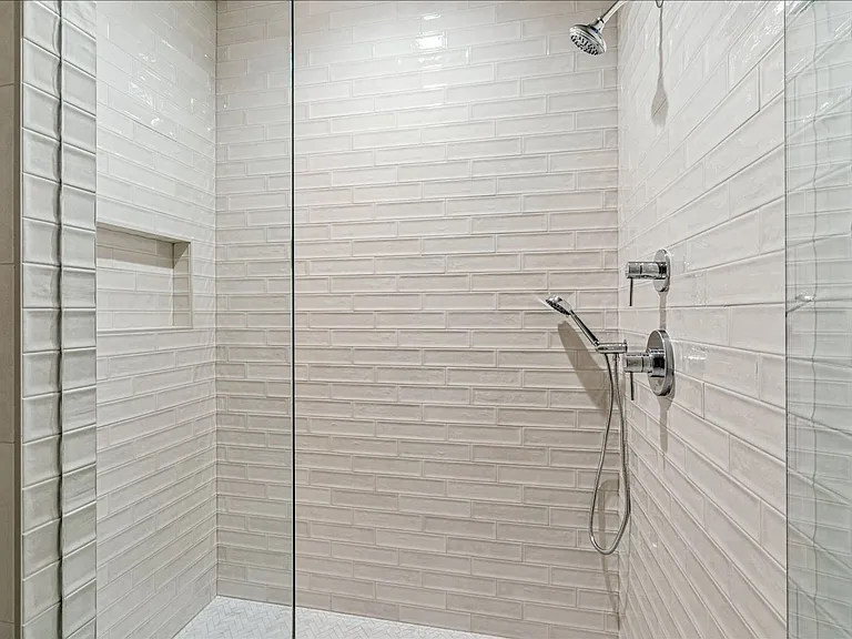 5496 End Village Dr E — Photo 23