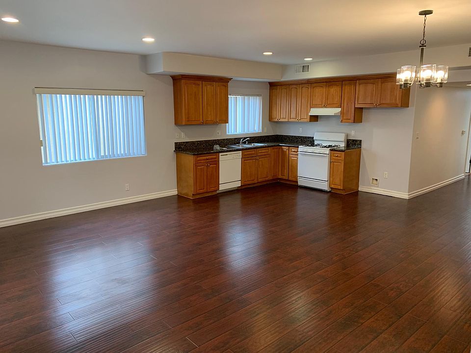 1st image of 16809 Victory Blvd APT 4