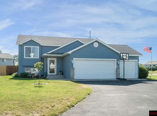 10 Juneau Ct, North Mankato, MN 56003