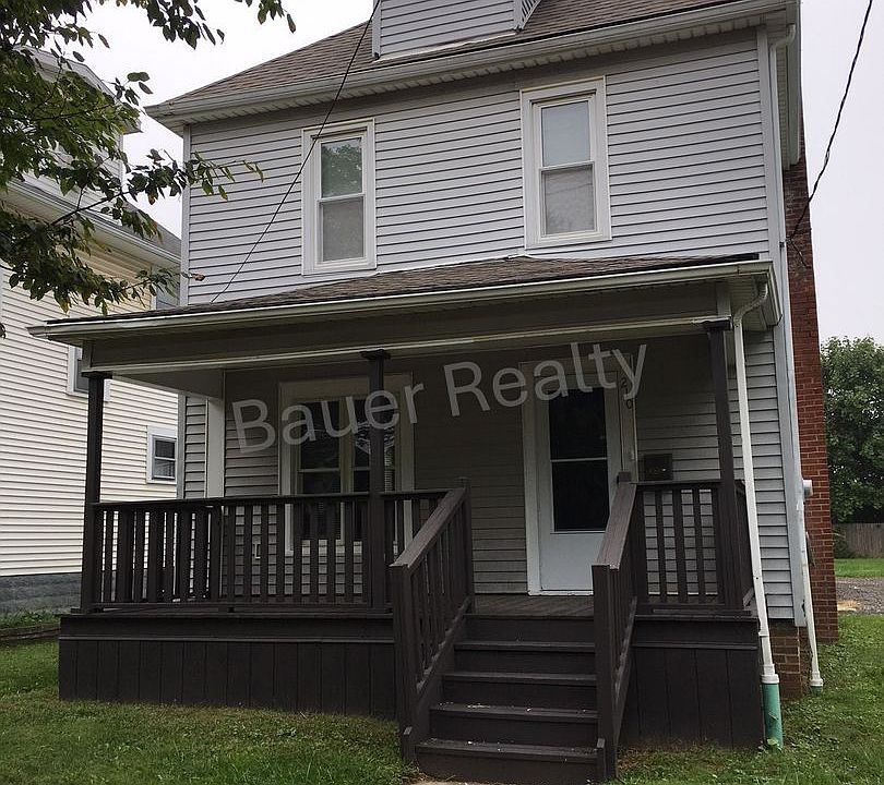 1st image of 210 E 10th St