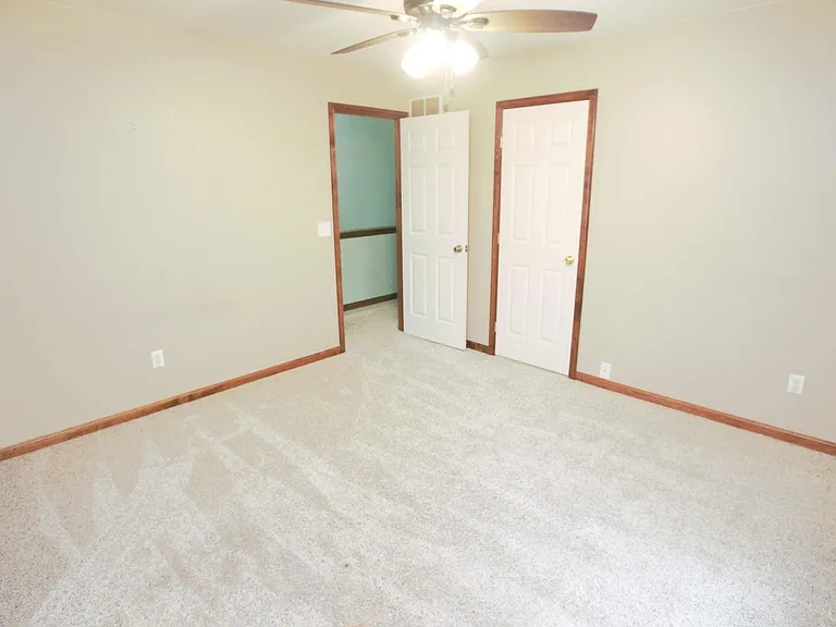 98 Thorndale Cir — Photo 26