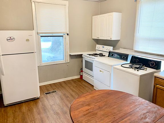 2nd image of 207 12th St