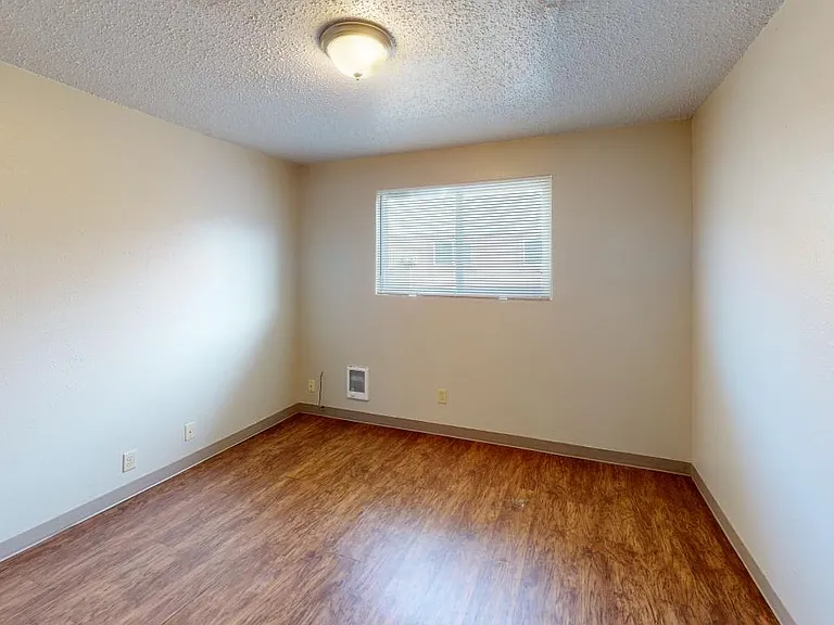 240 W Furnish Ave #5 — Photo 5
