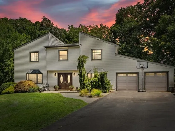 6 Summer Court, Nanuet, NY 10954