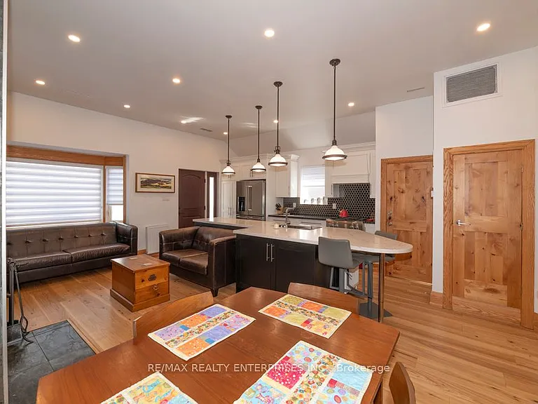 837 Kingston Rd #UPPER — Photo 3