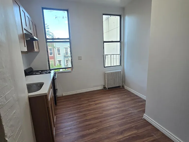 216 Stanhope St #3L — Photo 2