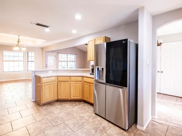 306 Yorktown, Pleasanton, TX 78064