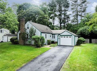 15 Franconia Dr, Cranston, RI 02920