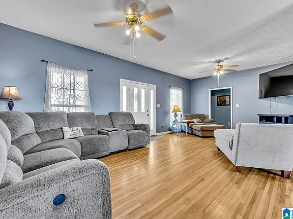 2nd image of 75 Chestnut Vw