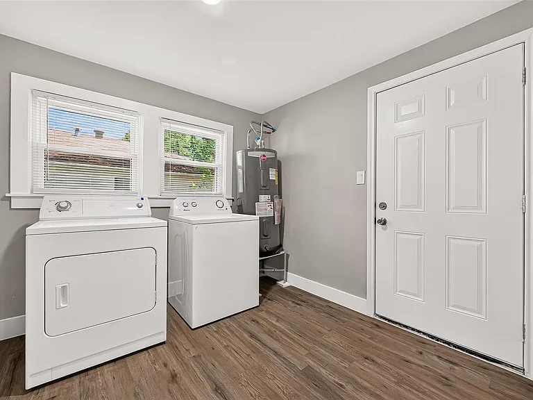 1213 Allen St — Photo 30