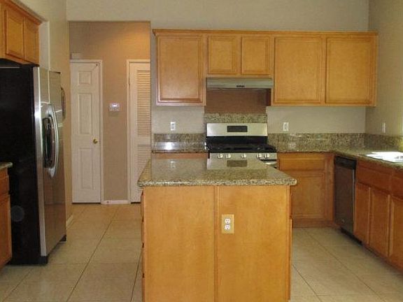 4th image of 23595 Coast Live Oak Ln