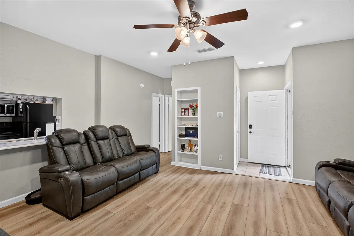 Building Photo - 1106 Quail Valley Ln #120