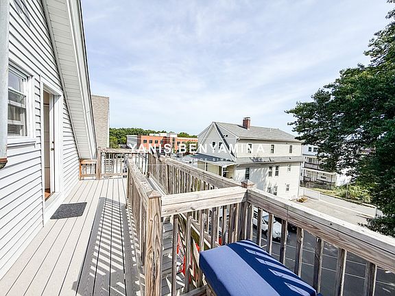 4th image of 14 Richardson St #3