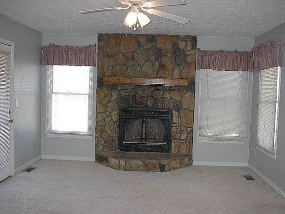 Living Room/Fireplace